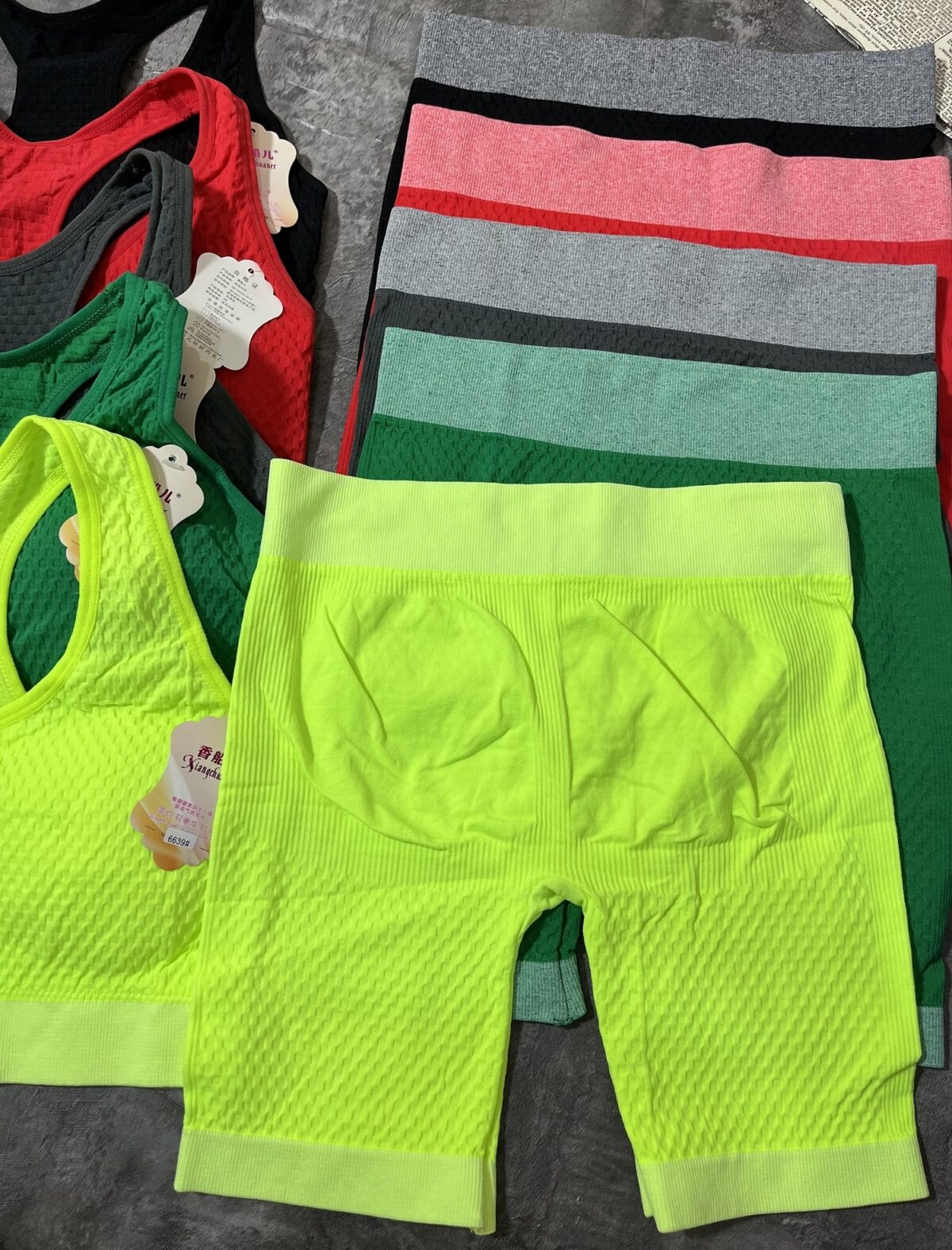 ست کراپ کاپدار و شلوارک وارداتی(2431) - Image 6