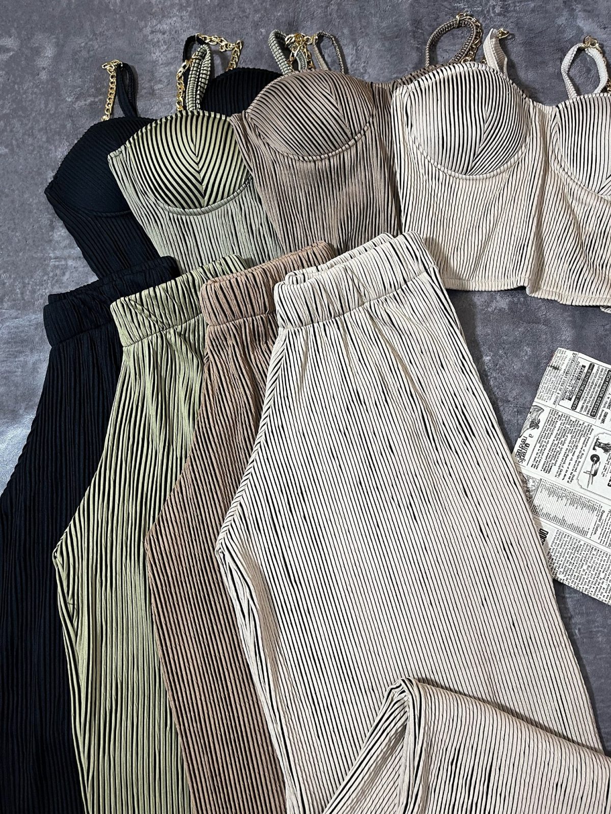 ست کراپ کاپدار بند زنجیر  و شلوار بگ (2657) - Image 3