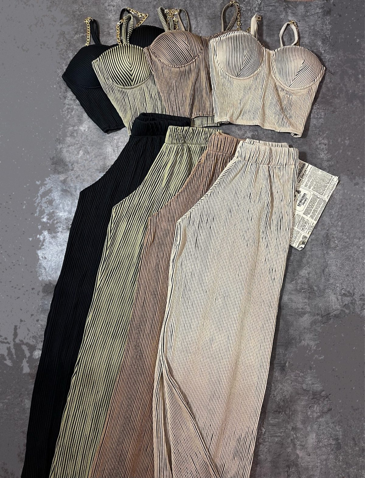 ست کراپ کاپدار بند زنجیر  و شلوار بگ (2657) - Image 4