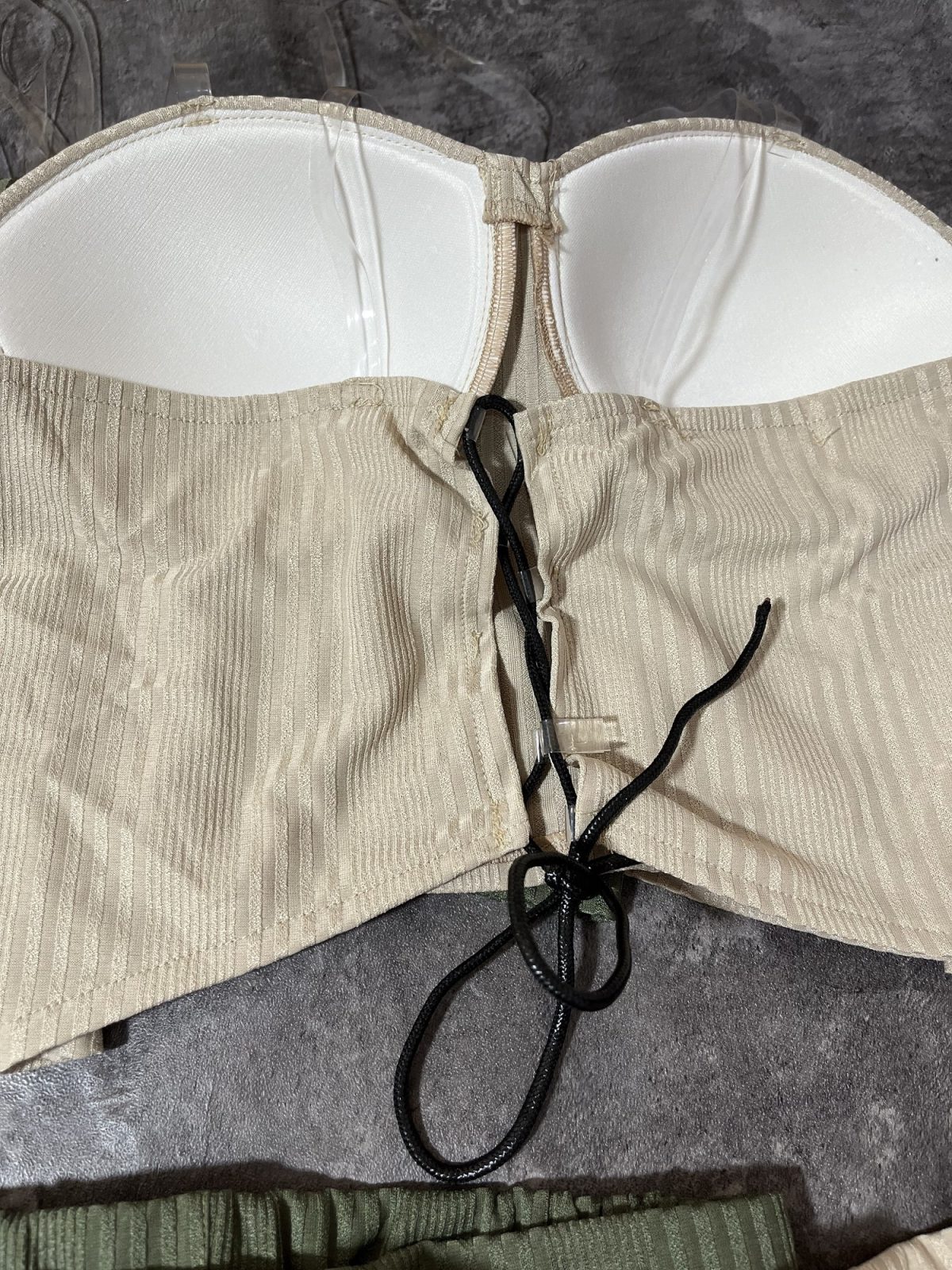 ست کراپ کاپدار بند رنگ شیشه ای و شلوار بگ(2660) - Image 2