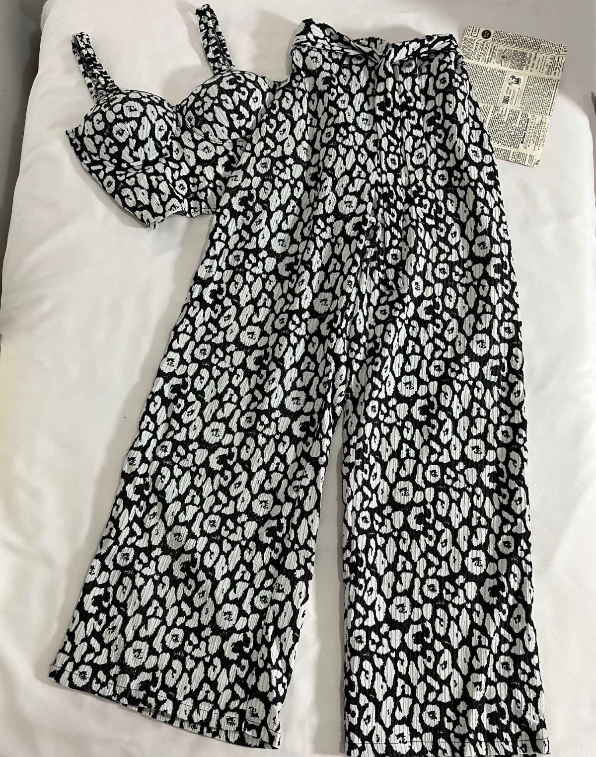 ست کراپ کاپدار پشت گره ای و شلوار بگ کمر دار پلنگی(3244) - Image 2